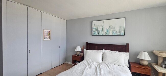 Building Photo - 2020 N Lincoln Park W