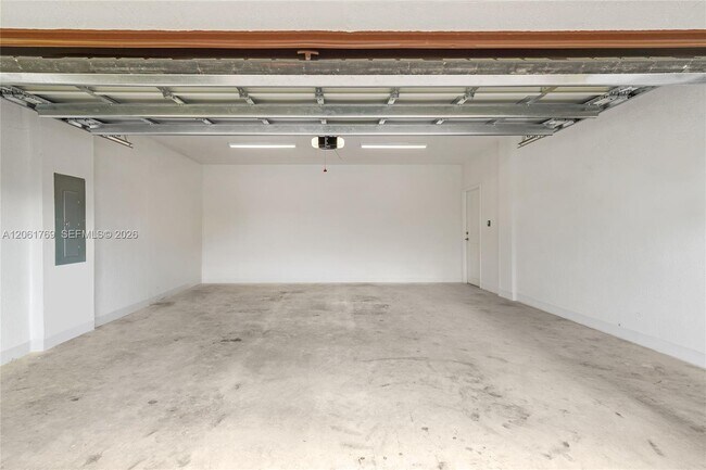 Building Photo - 2629 SE 24th Ct