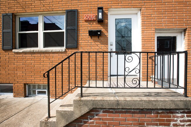 Building Photo - 2712 Sarah St