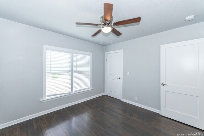 Building Photo - 331 Byrnes Dr