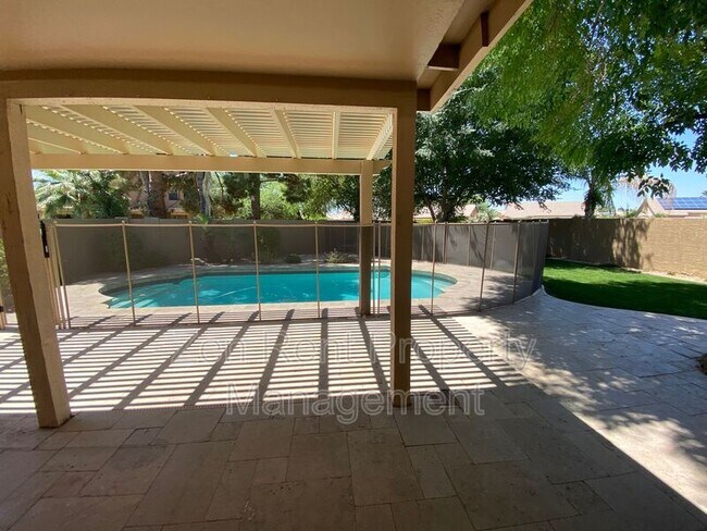 Building Photo - 426 S Burk St