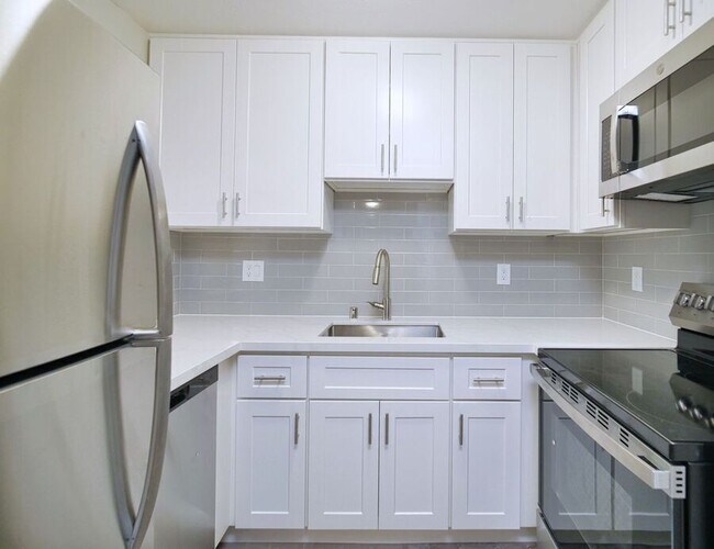 Building Photo - 920 Fletcher Ln