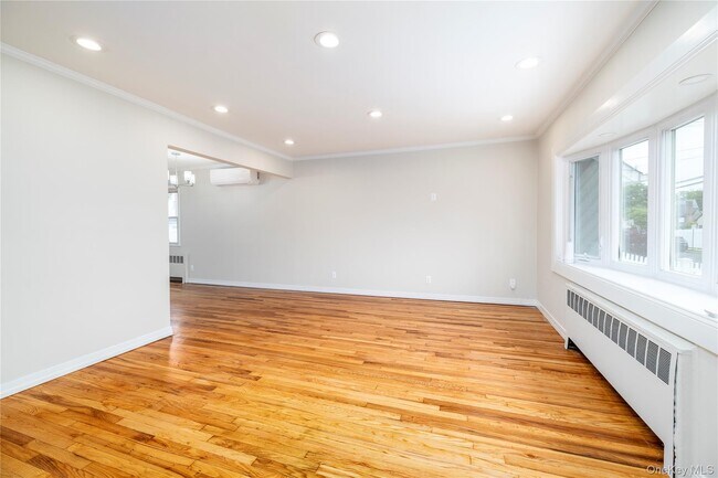 Building Photo - 3883 Franklin Ave