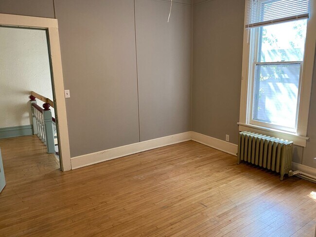 Building Photo - In the Heart of Dinkytown - Amazing 6 bedroom Victorian Rental Home,  Fall 2026!