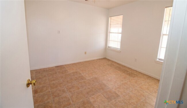 Building Photo - 709 S 11th St