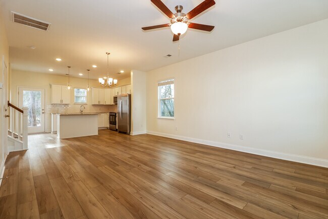 Building Photo - 3 Bedroom in Hanahan, SC