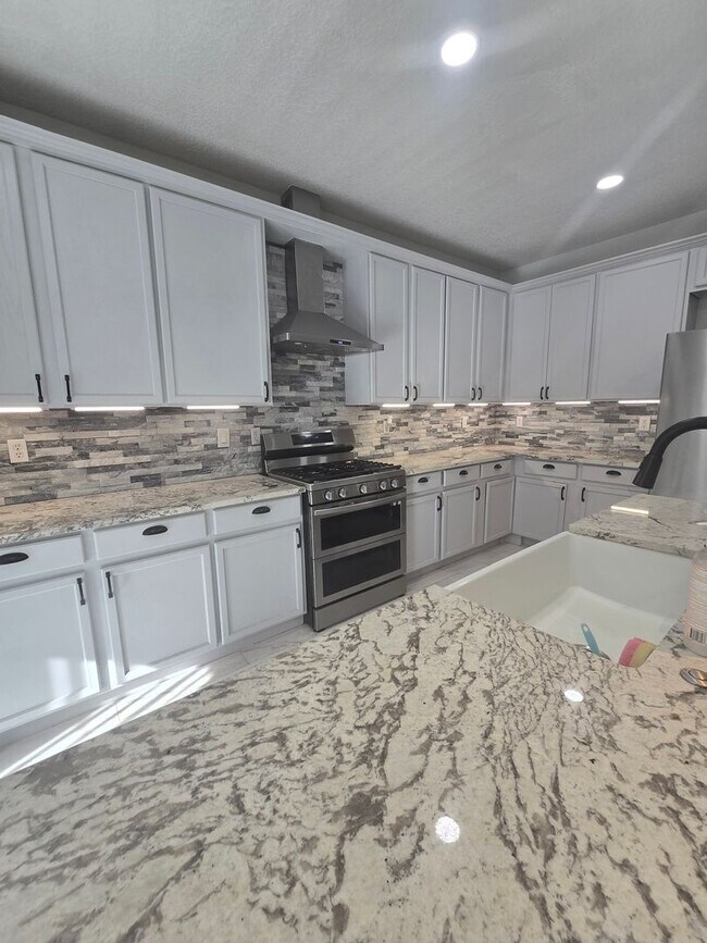 Building Photo - 5325 Caprock Ct NE