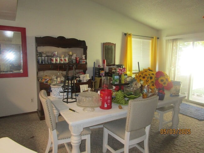 Building Photo - NW 4 BR Home large yard/outdoor space