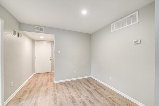 Building Photo - 767 Bering Dr