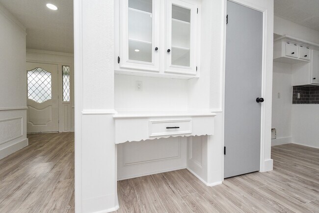 Building Photo - 15814 Winding Moss Dr
