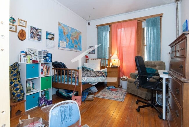 Building Photo - Nice, Affordable Brighton 5 Bed/2 Bath right off Beacon St for 9/1.  NO BROKER FEE!!!