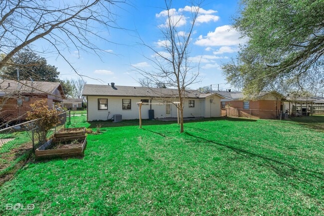 Building Photo - 1419 Teekell St