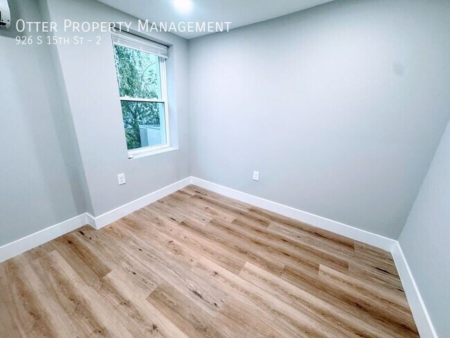 Building Photo - 926 S 15th St