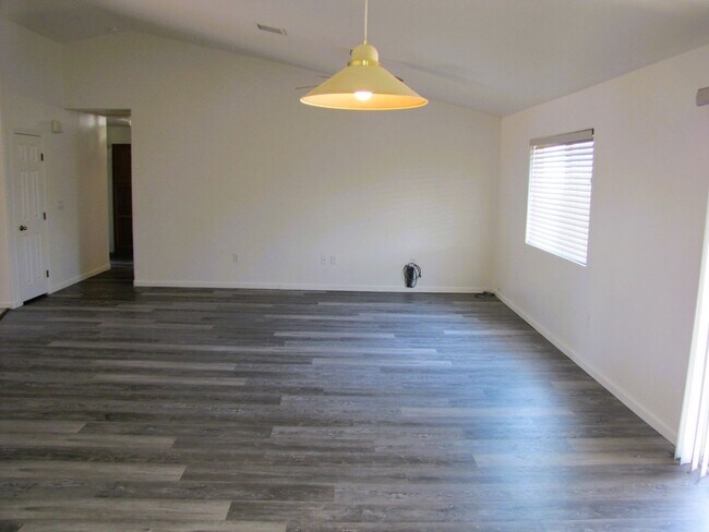 Building Photo - 3BR/2BA/2CG, 1519 sq.ft on half acre in Huachuca City, AZ