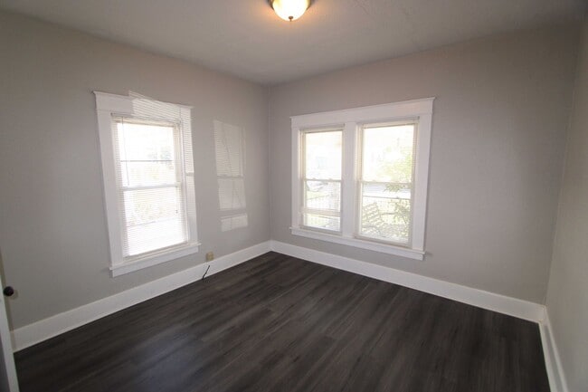 Building Photo - Quaint 2 Bed 1 Bath in Franklin