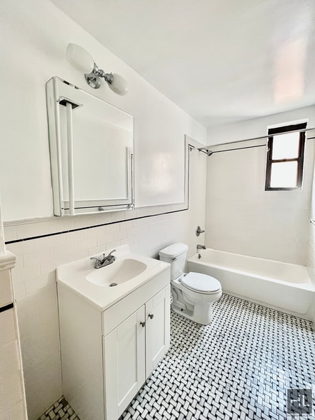 Building Photo - EAST 67 STREET