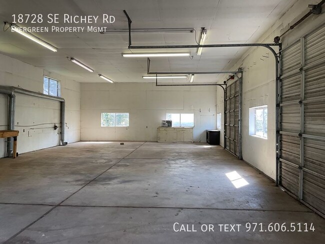 Building Photo - 18728 SE Richey Rd