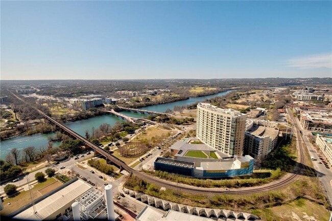 Primary Photo - 222 West Ave