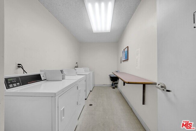 Building Photo - 900 Euclid St