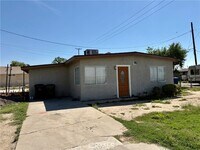 Building Photo - 134 E Cluster St