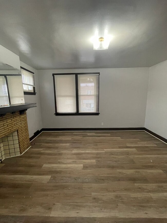 Building Photo - 1600 McClure St