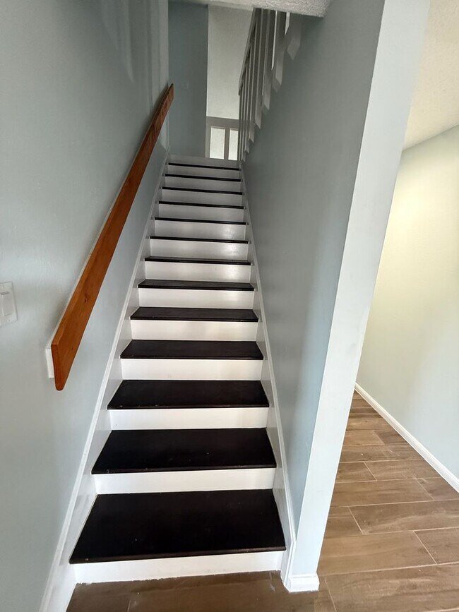 Building Photo - Spacious 3-Bedroom Corner Home in Candlelight Oaks Village