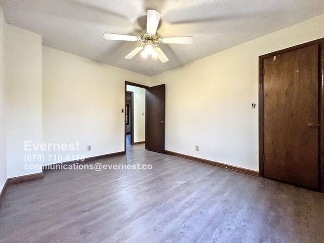 Building Photo - Charming 3-Bedroom Home with Deck and Gara...