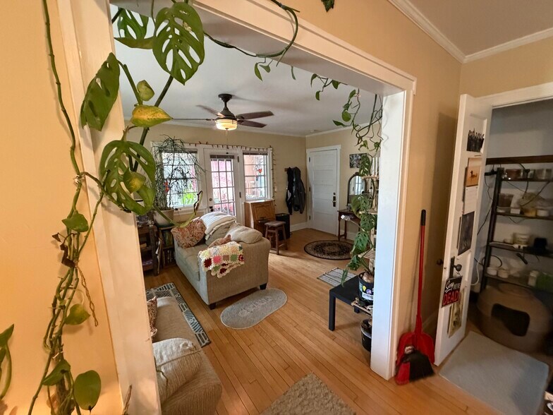 Building Photo - 1256 Spaight St