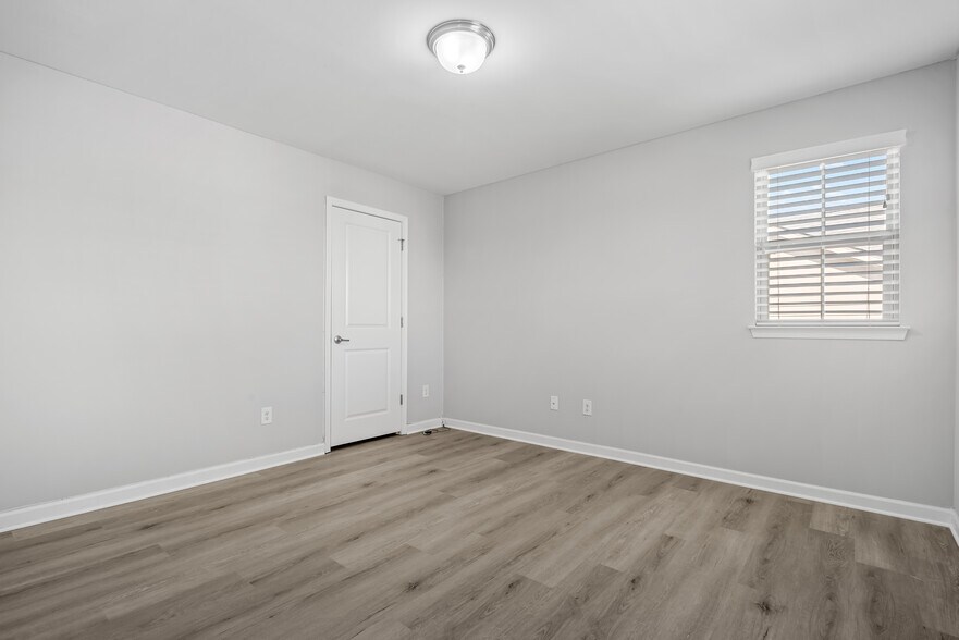 Building Photo - 428 Heroit Dr
