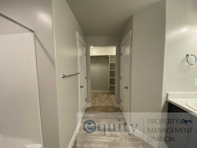 Building Photo - 16102 S Truss Dr
