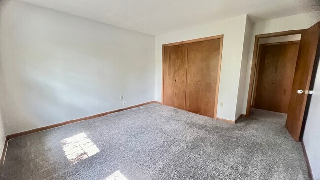 Building Photo - 109 Misty Meadow Ln