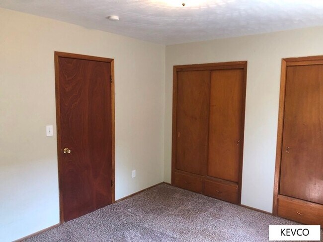 Building Photo - 2424-2426 Clearview Ave