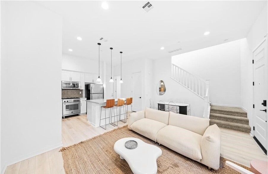 Building Photo - 856 Francesca Dr