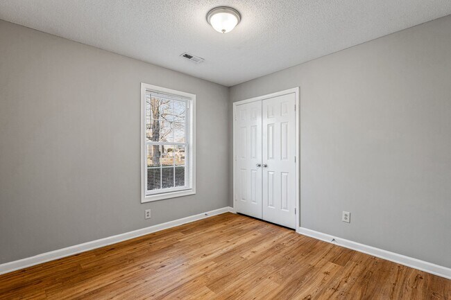 Building Photo - SW - Like New Home, Vaulted LR Ceiling, Fire Place, Wood Flooring, Several Updates!