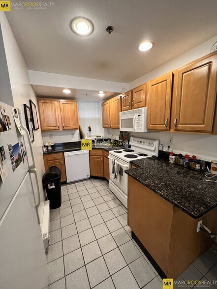 Primary Photo - 200 Park St