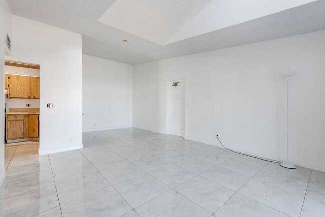 Building Photo - 3612 Alder Dr