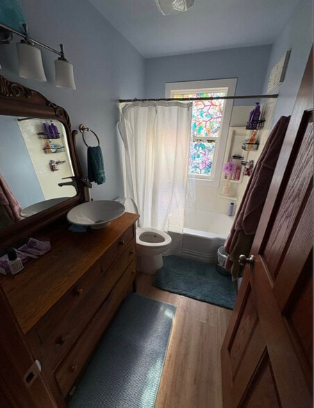 Building Photo - 1015 8th Ave NW