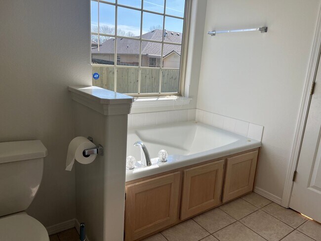 Building Photo - 3 Bed / 2 Bath in the Heart of Nixa