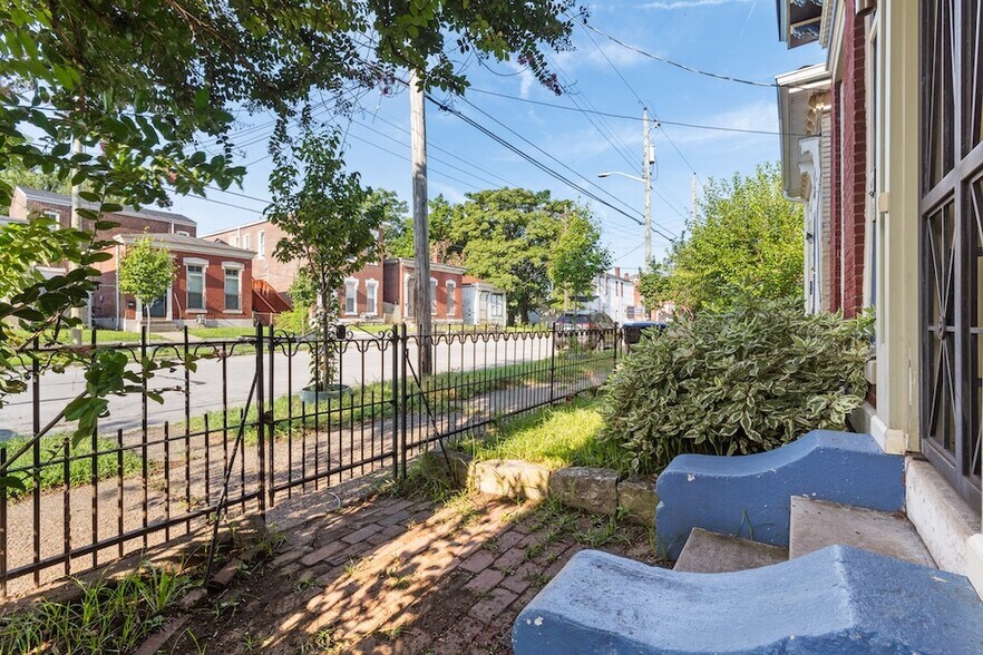 Building Photo - 717 Lampton St