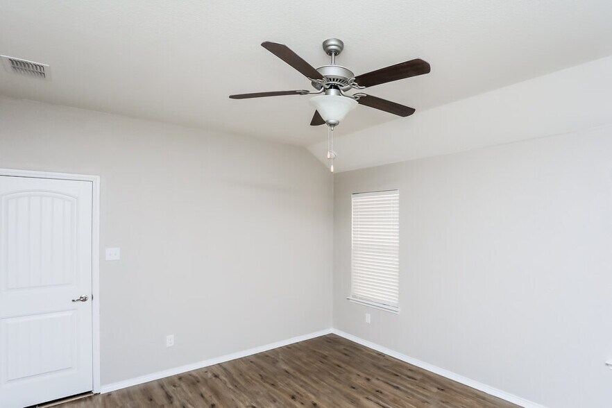 Building Photo - 8473 Blue Violet Trl