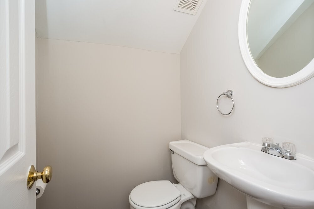 Building Photo - 5175 Yellow Pine Dr