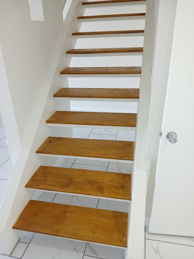 Building Photo - 6103 Linnhaven Dr