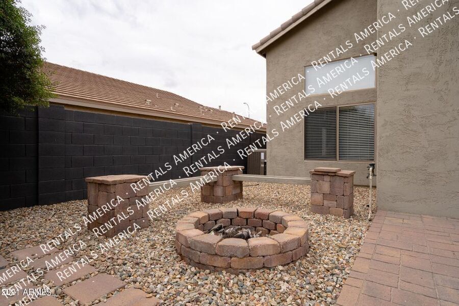 Building Photo - 6013 S Danielson Way