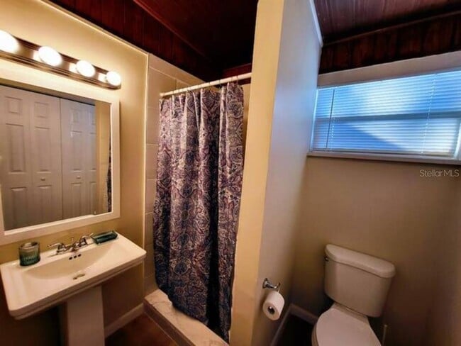 Building Photo - 6267 Hampton Dr N