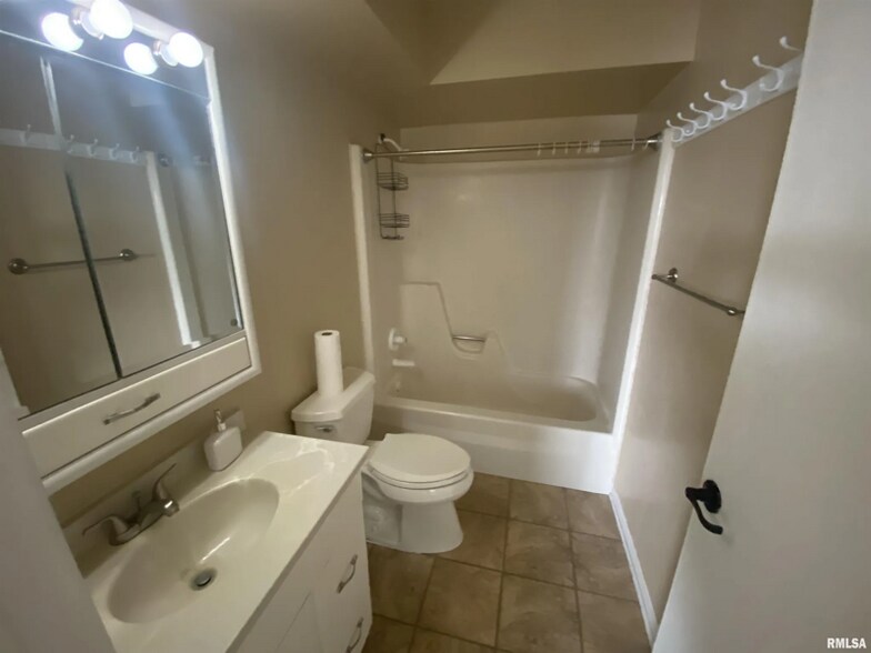 Building Photo - 7127 N Terra Vista Dr