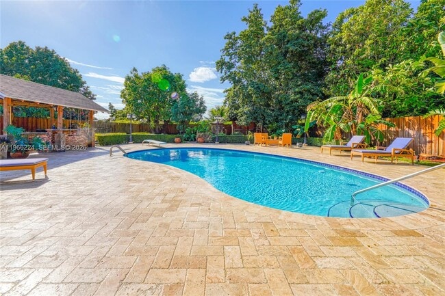 Building Photo - 5826 SW 17th St