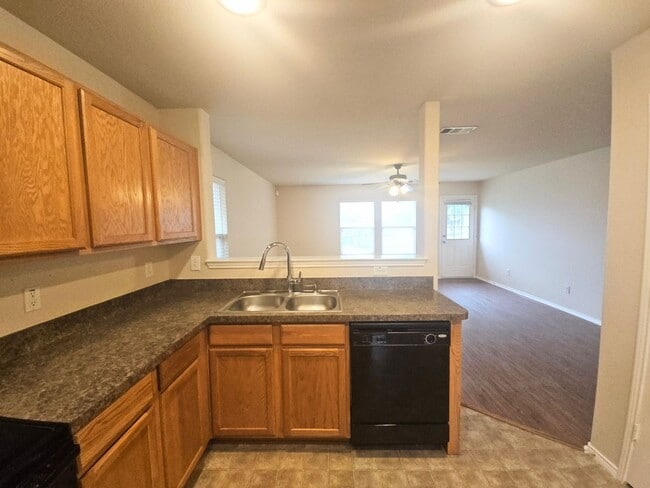 Building Photo - Lovely Single Story Home Near Tehama Ridge and Heritage