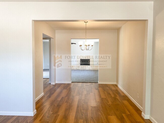 Building Photo - Beautiful 3 Bed, 2 Bath with Pool!! NO HOA!!! (Available on 05/01/26)