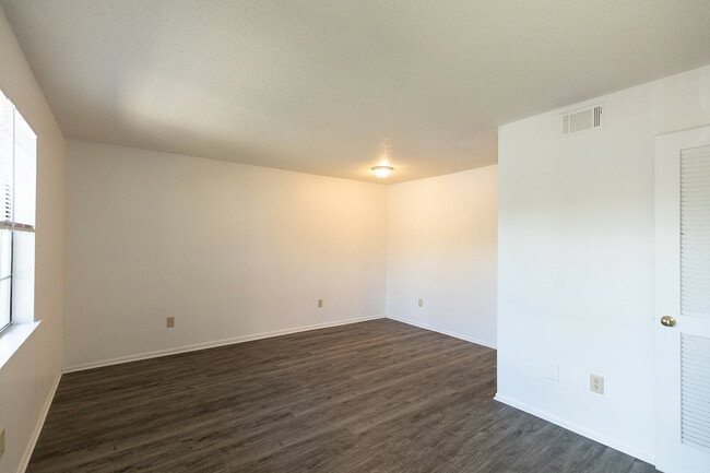 Living Area (1) - Fairhill Apartments