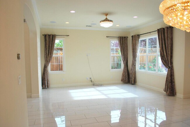 Building Photo - 3502 Cinnamon Ridge Rd